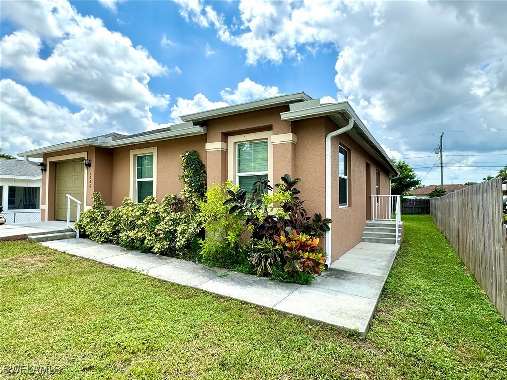 Property Photo:  3056 Linwood Avenue  FL 34112 