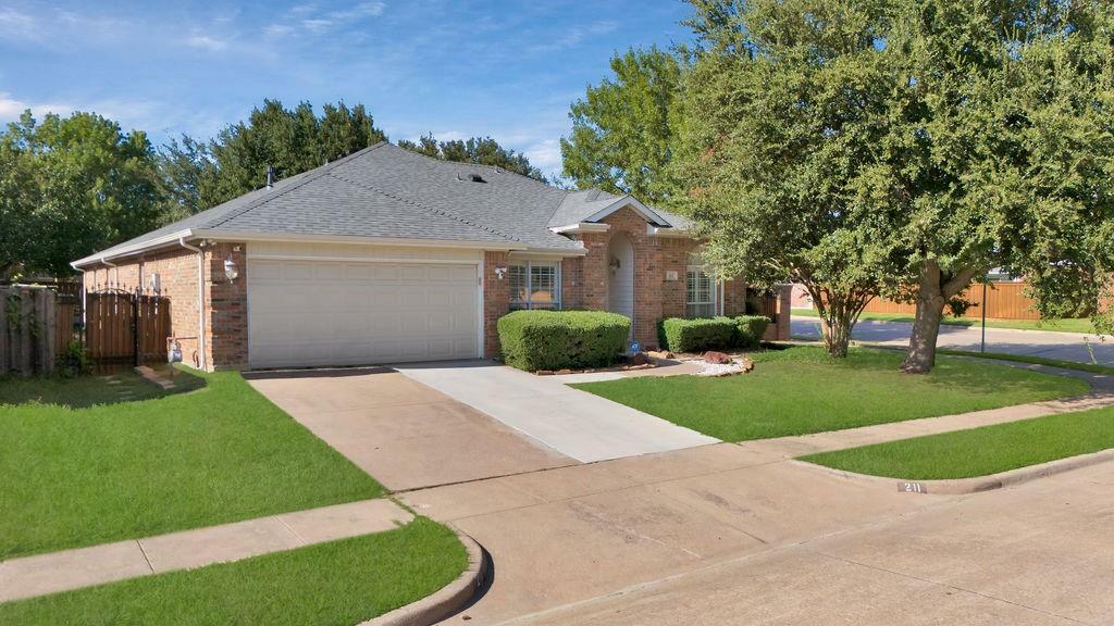 211 Crestview Drive  Arlington TX 76018 photo