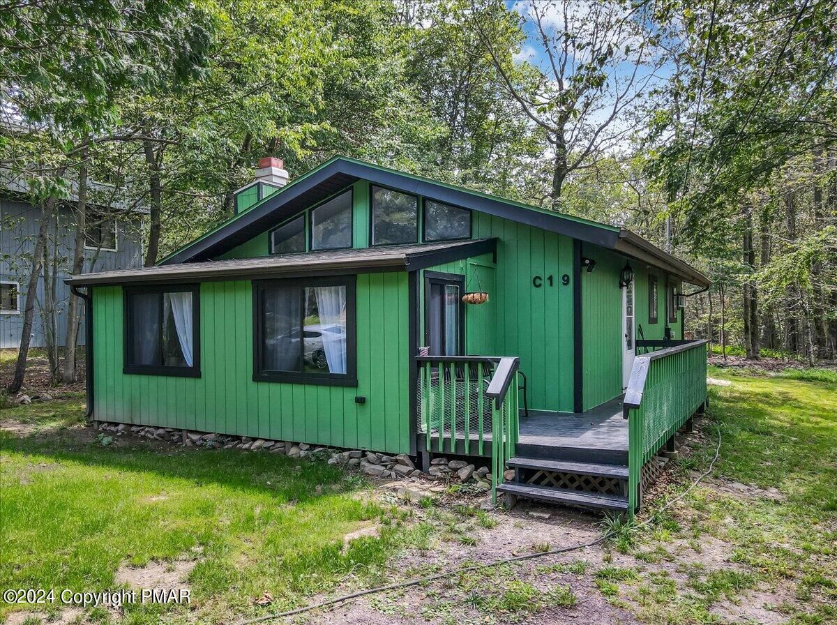 Property Photo: 3015 Briarwood Drive PA 18466