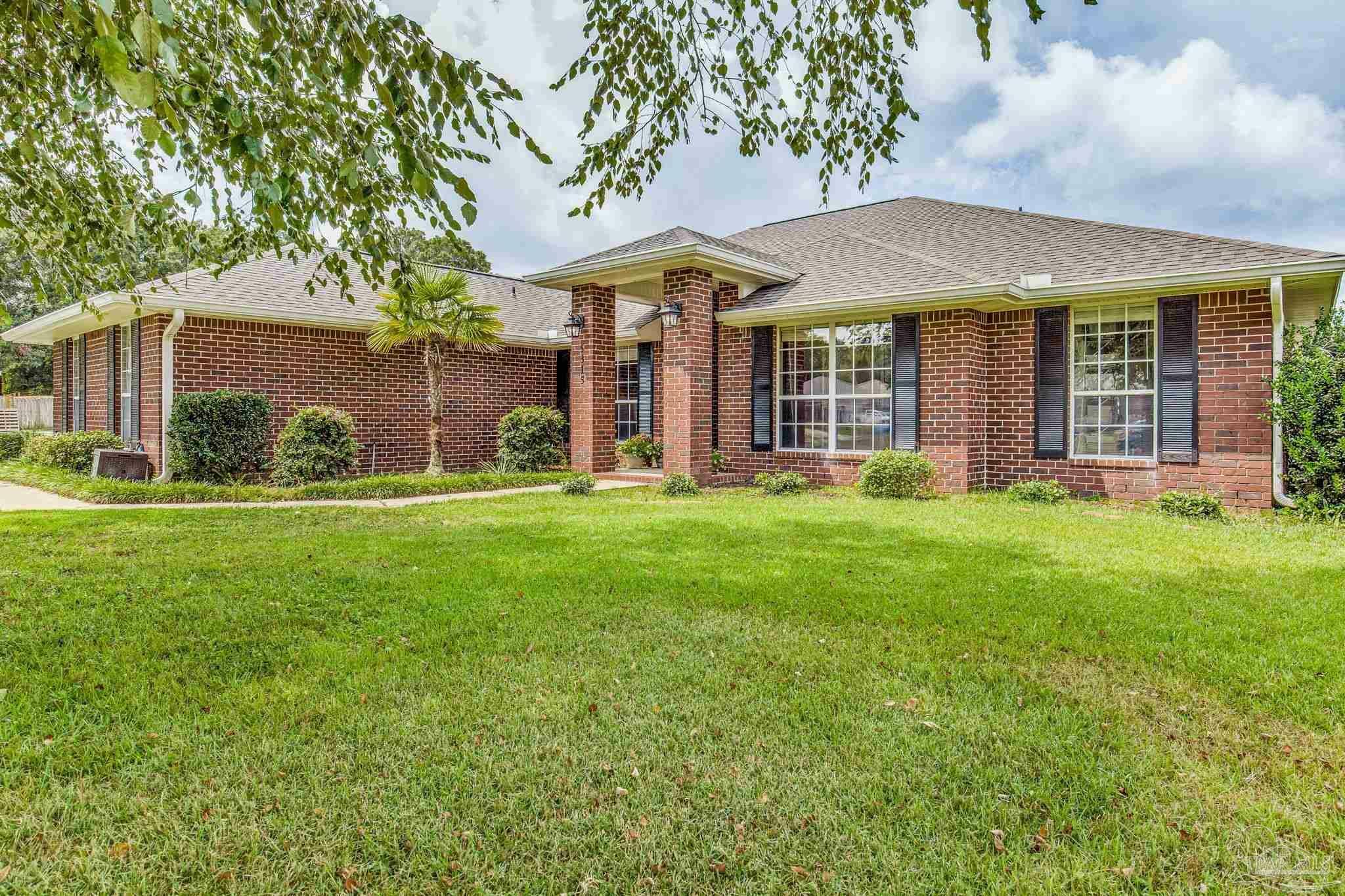 Property Photo:  5315 Willow Oak Dr  FL 32571 