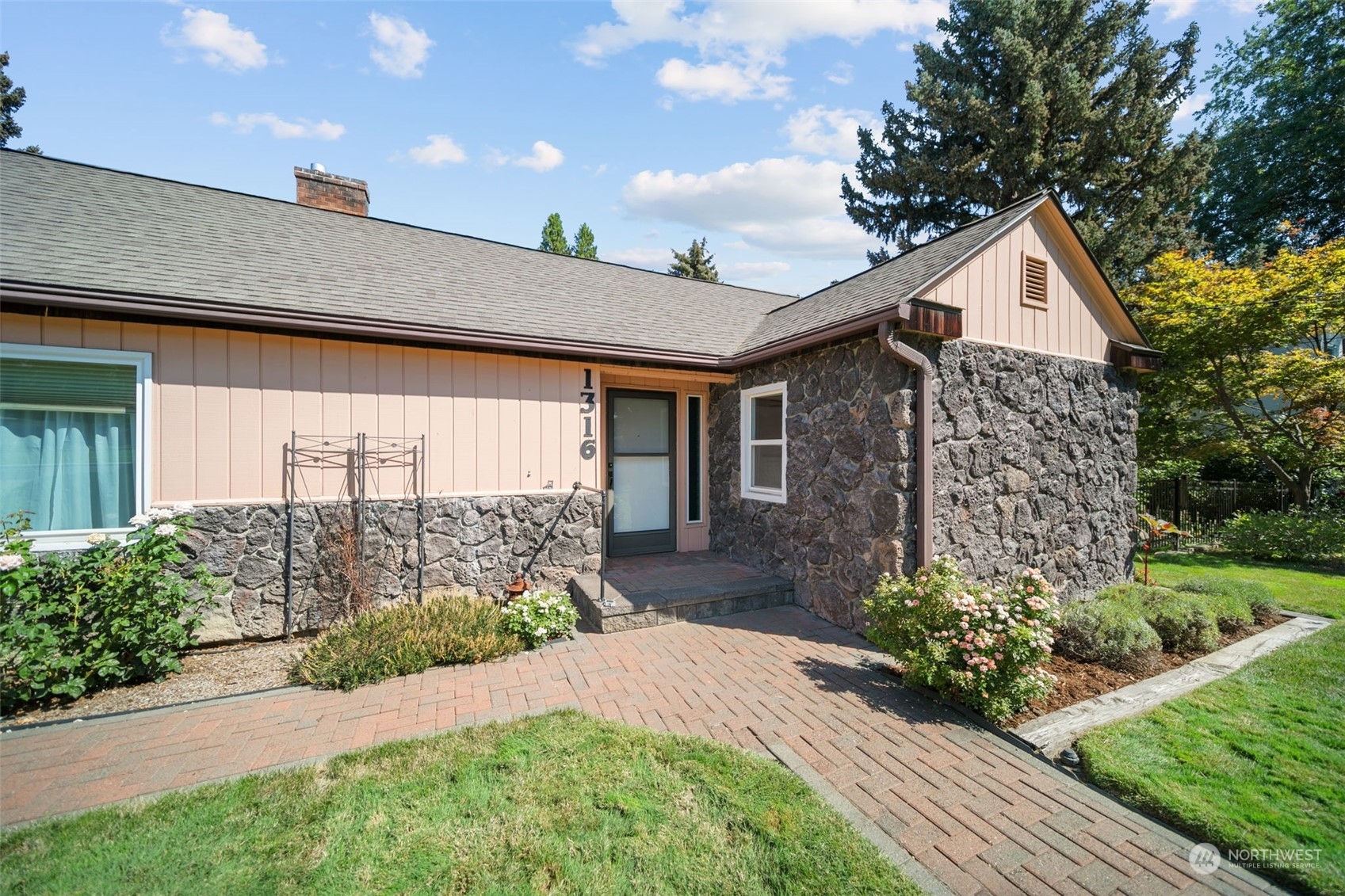 Property Photo:  1316 Orchard Avenue  WA 98801 