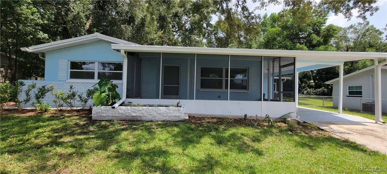 Property Photo:  7 N Adams Street  FL 34465 