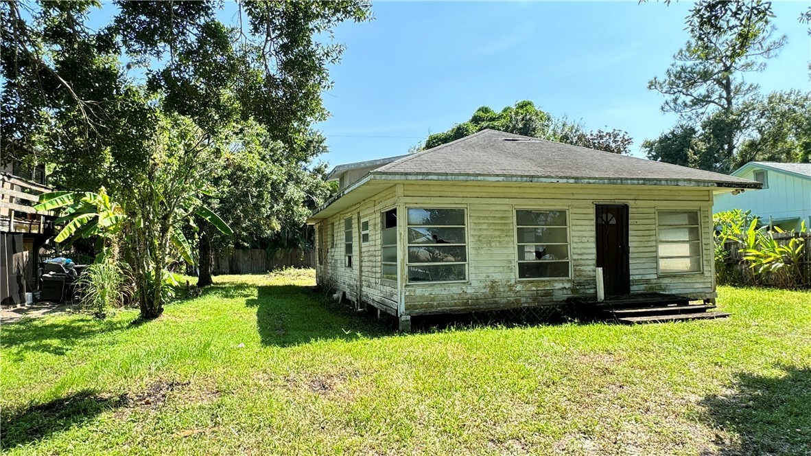 Property Photo:  6535 5th Place  FL 32968 