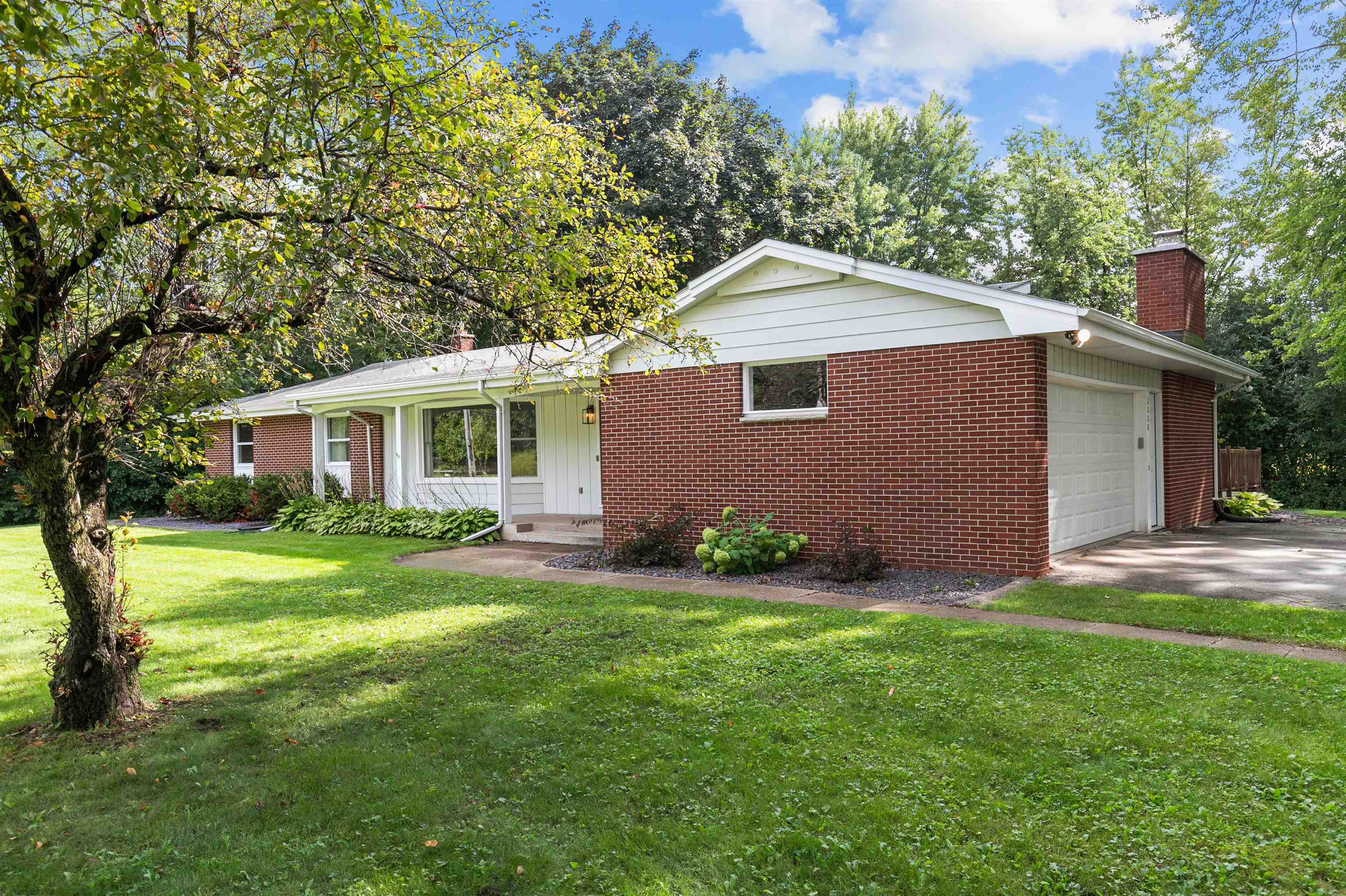 Property Photo:  2228 N Olde Casaloma Drive  WI 54913 