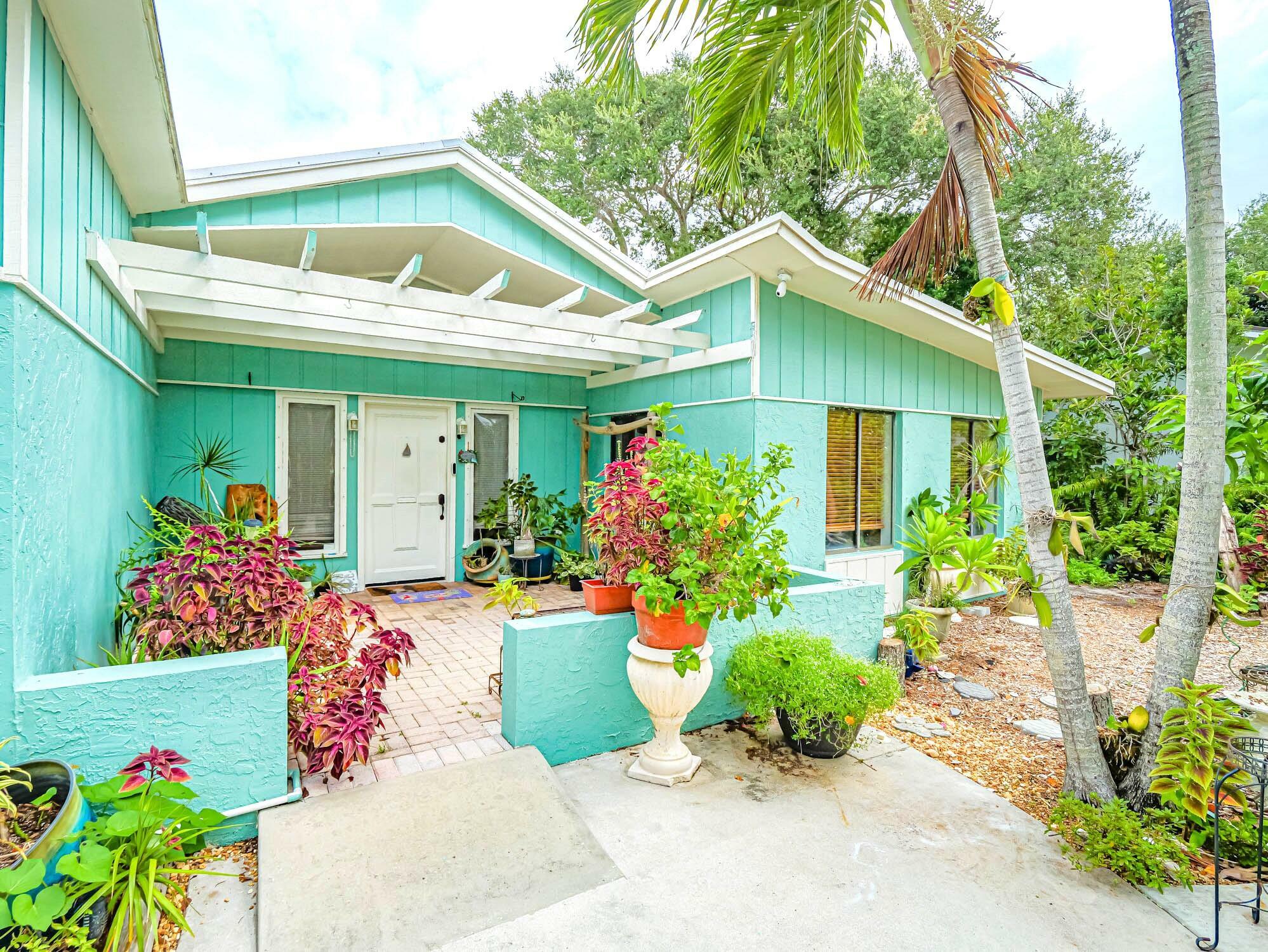 Property Photo:  915 Tides Road  FL 32963 