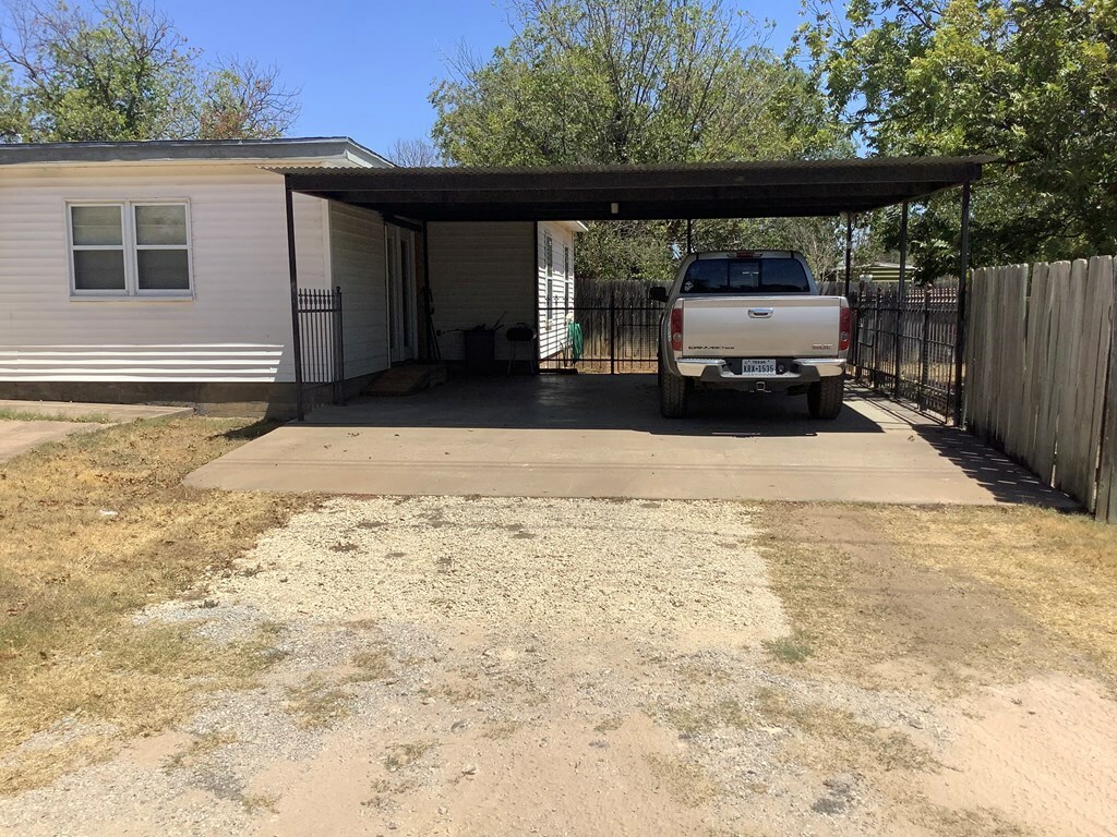 Property Photo:  1007 Bee St  TX 76825 