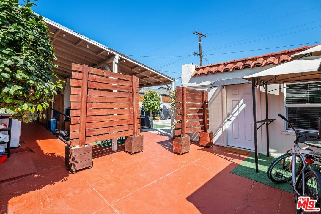 Property Photo:  1123  W 161st St  CA 90247 