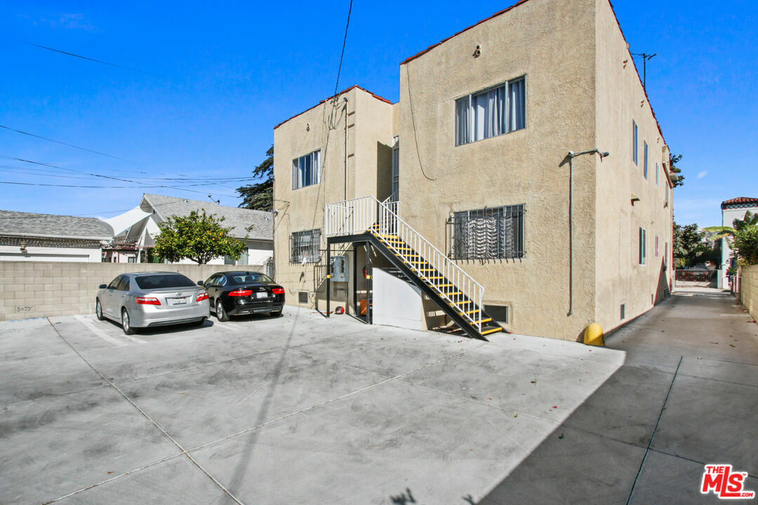 Property Photo:  5422 Lemon Grove Ave 5422 1/2  CA 90038 