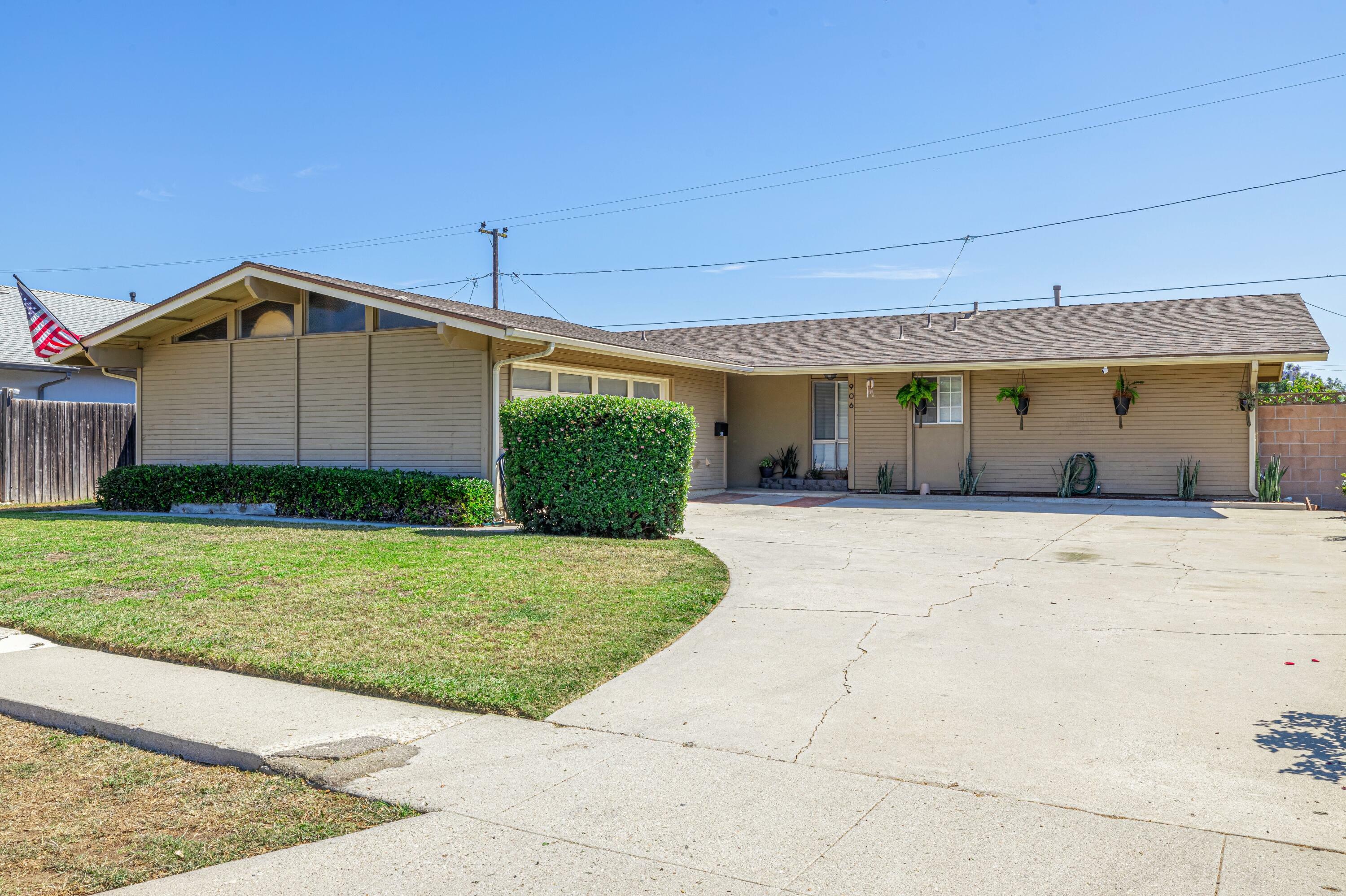 Property Photo:  906 Logan Avenue  CA 93001 