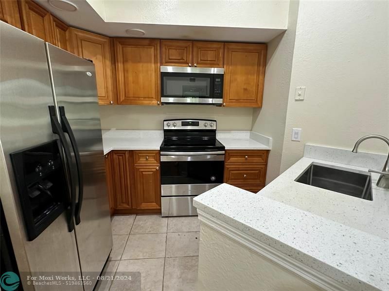 Property Photo:  3300 Pinewalk Dr 1927  FL 33063 