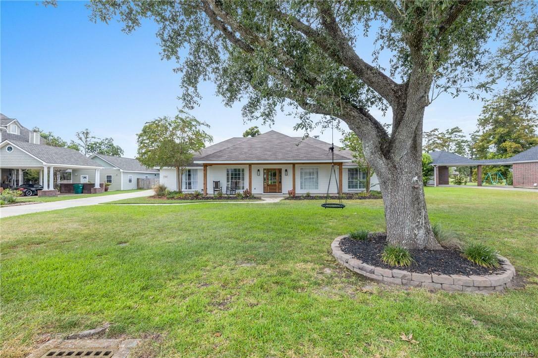 Property Photo:  1905 E Rosedown Drive  LA 70605 