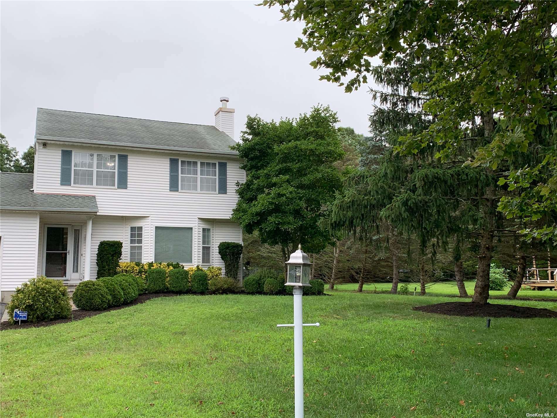 Property Photo:  72 Fox Run Ln  NY 11901 