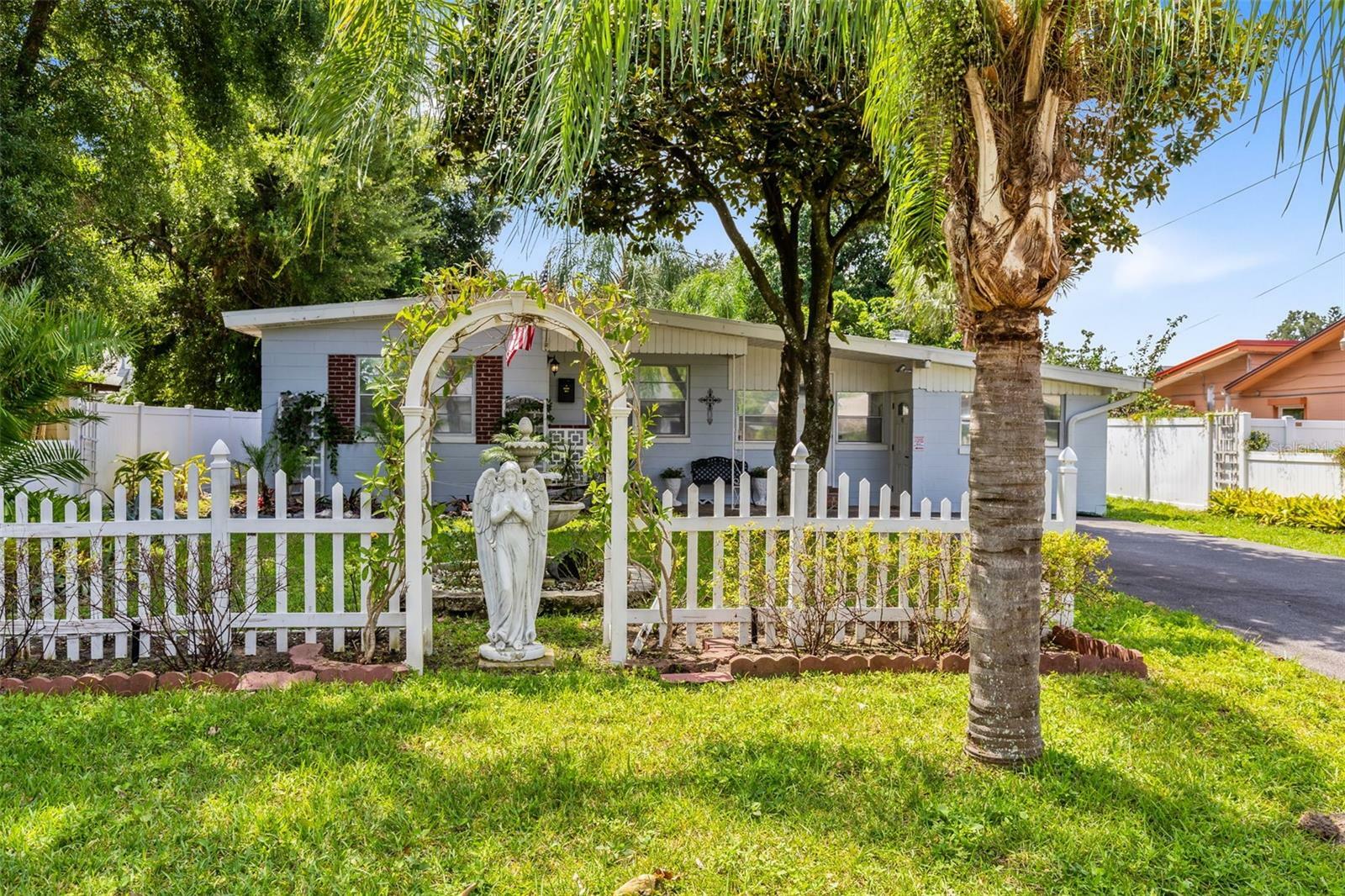 Property Photo:  3814 E Esther Street  FL 32812 