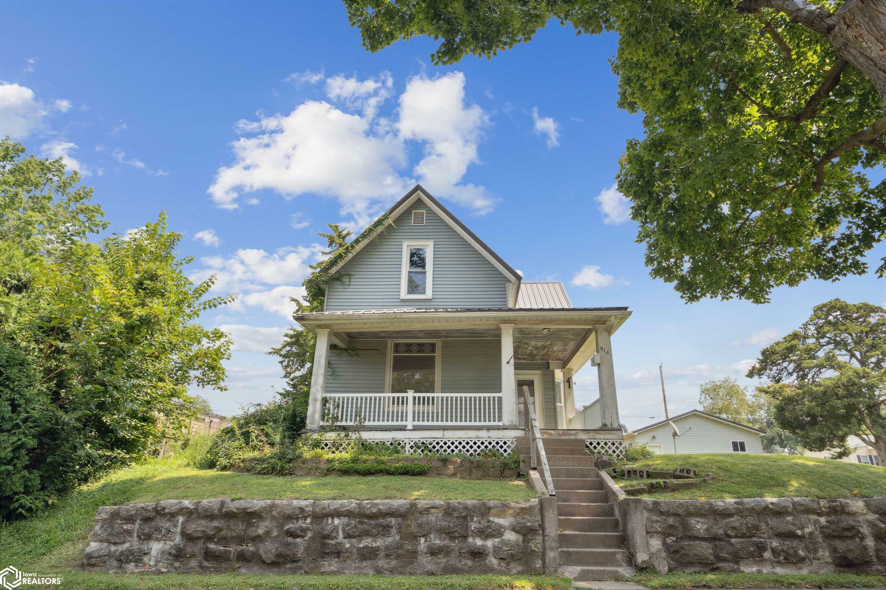 Property Photo:  914 S 13th Street  IA 52601 