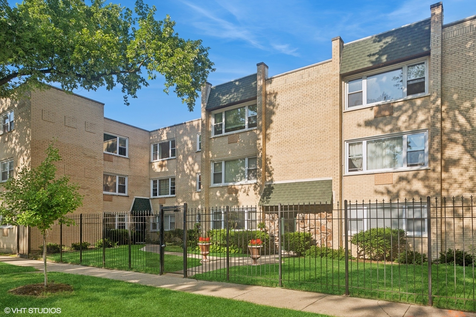 Property Photo:  7311 N Ashland Boulevard 2A  IL 60626 