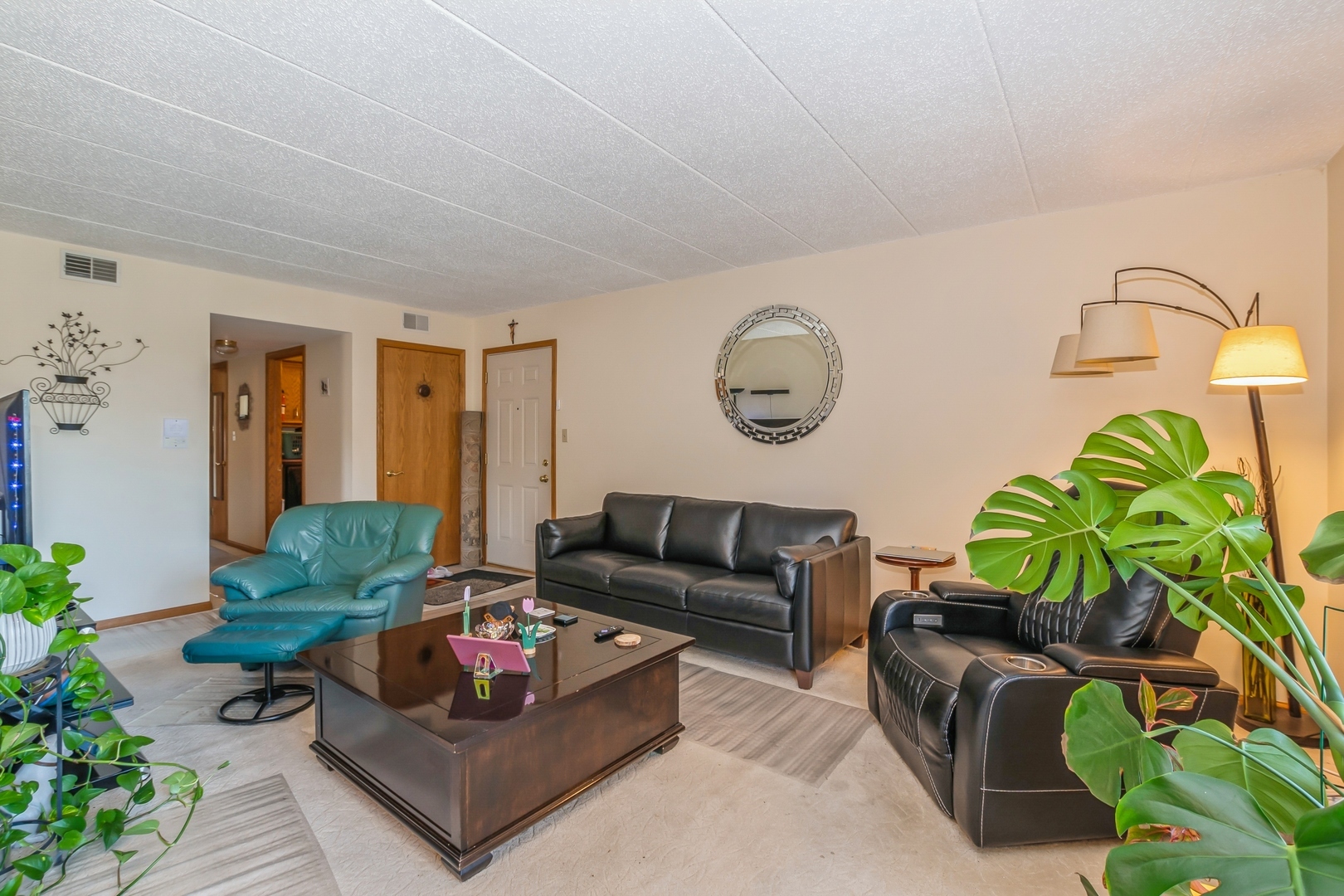 Property Photo:  4931 E Circle Drive 103  IL 60418 