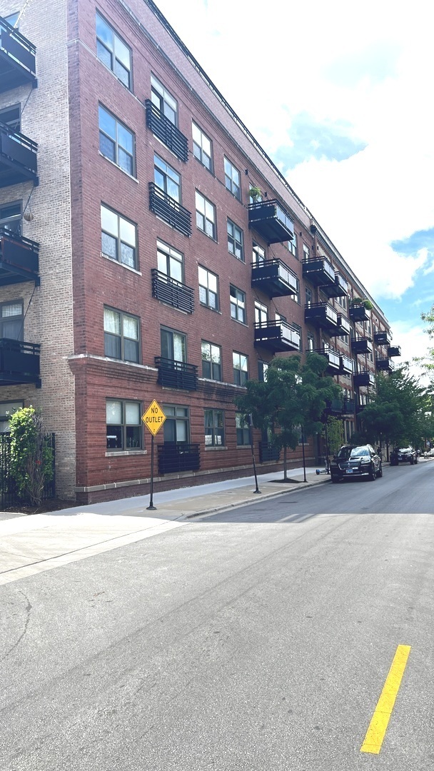 Property Photo:  1735 W Diversey Parkway 607  IL 60614 