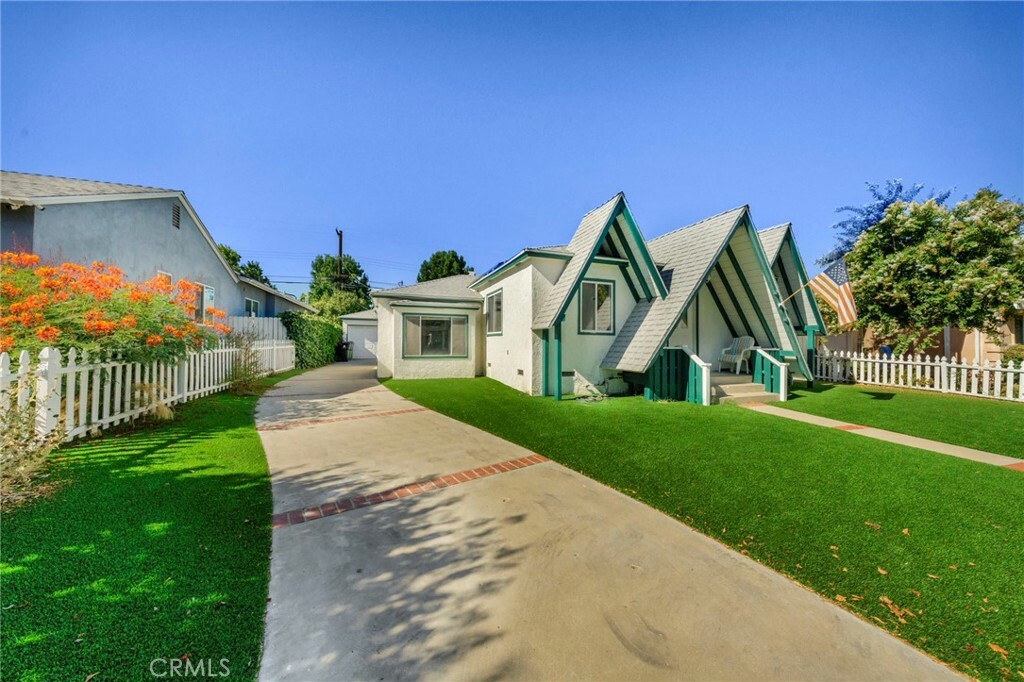 Property Photo:  17413 Tiara Street  CA 91316 