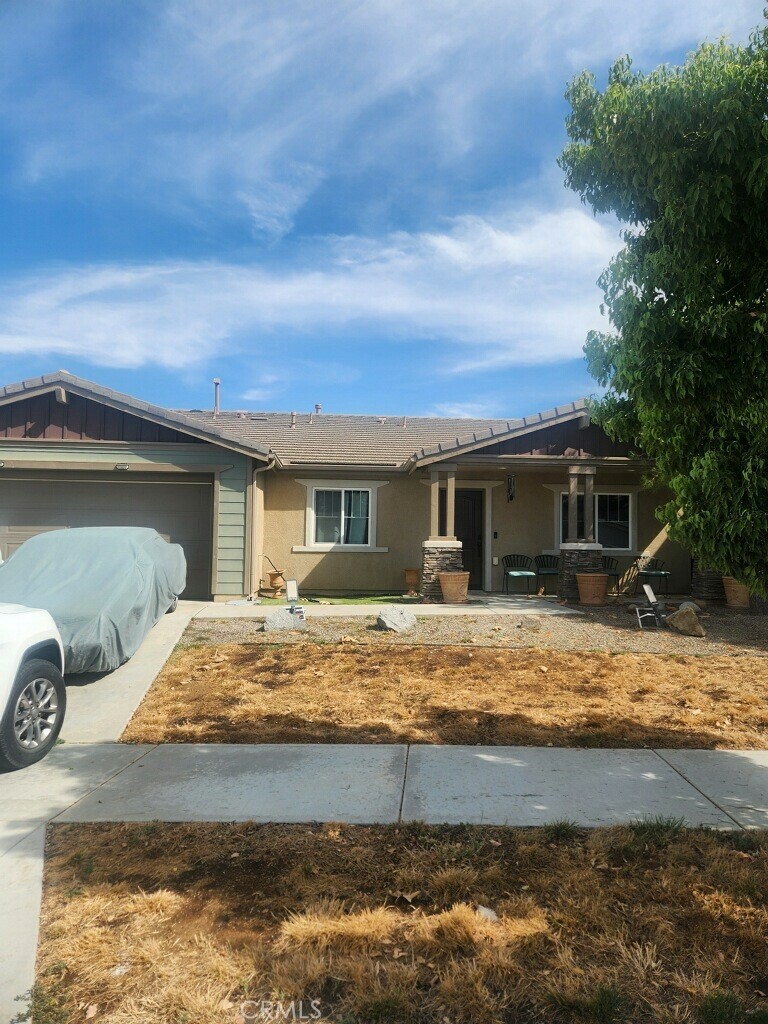Property Photo:  409 Gilia Street  CA 92543 