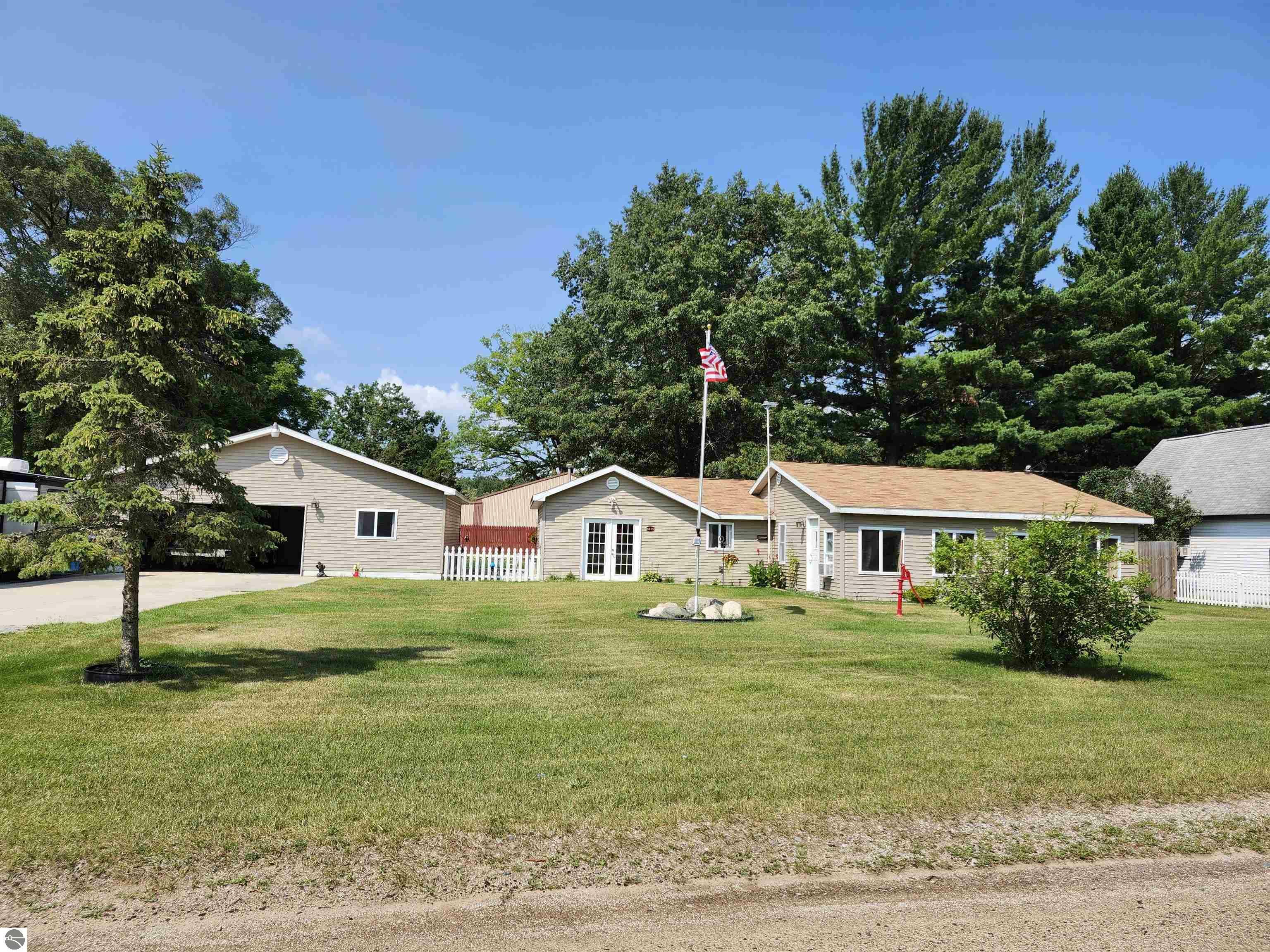 Property Photo:  6615 N Ridge Road  MI 48625 