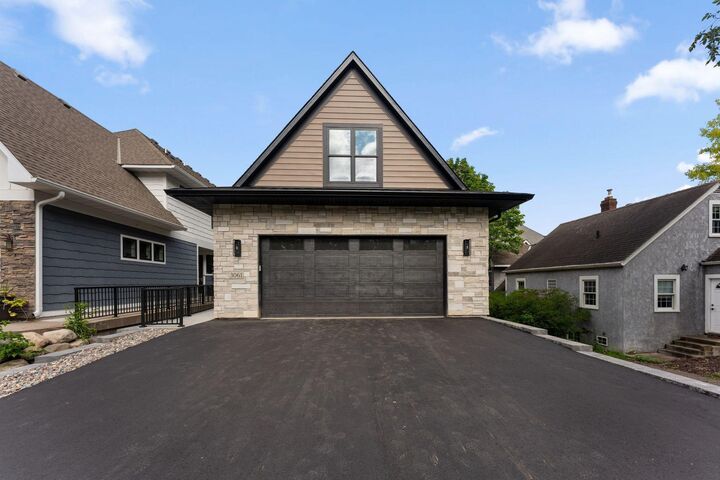 Property Photo:  3061 Lake Shore Boulevard  MN 55391 