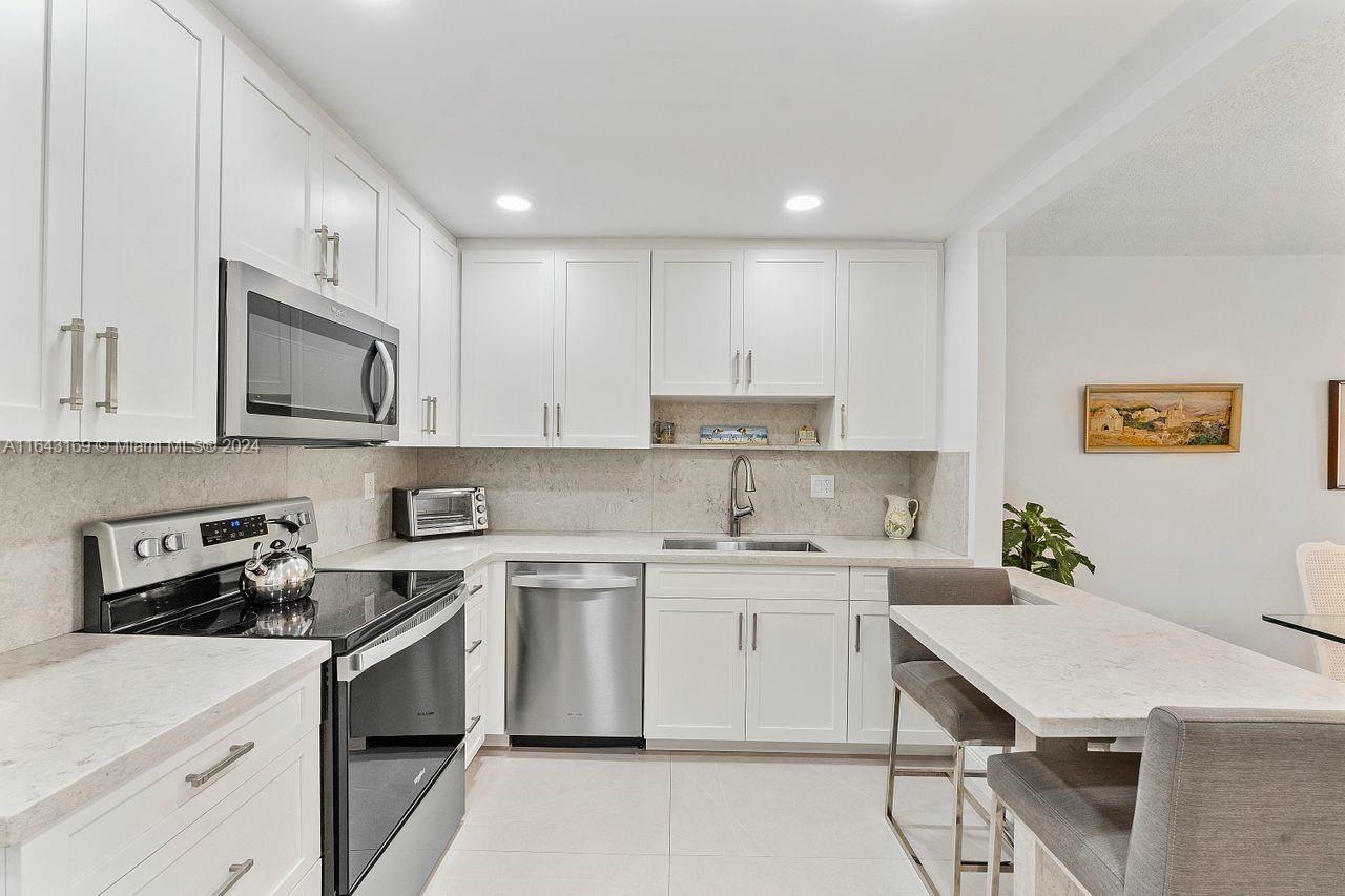 Property Photo:  1401 S Ocean Dr 302  FL 33019 