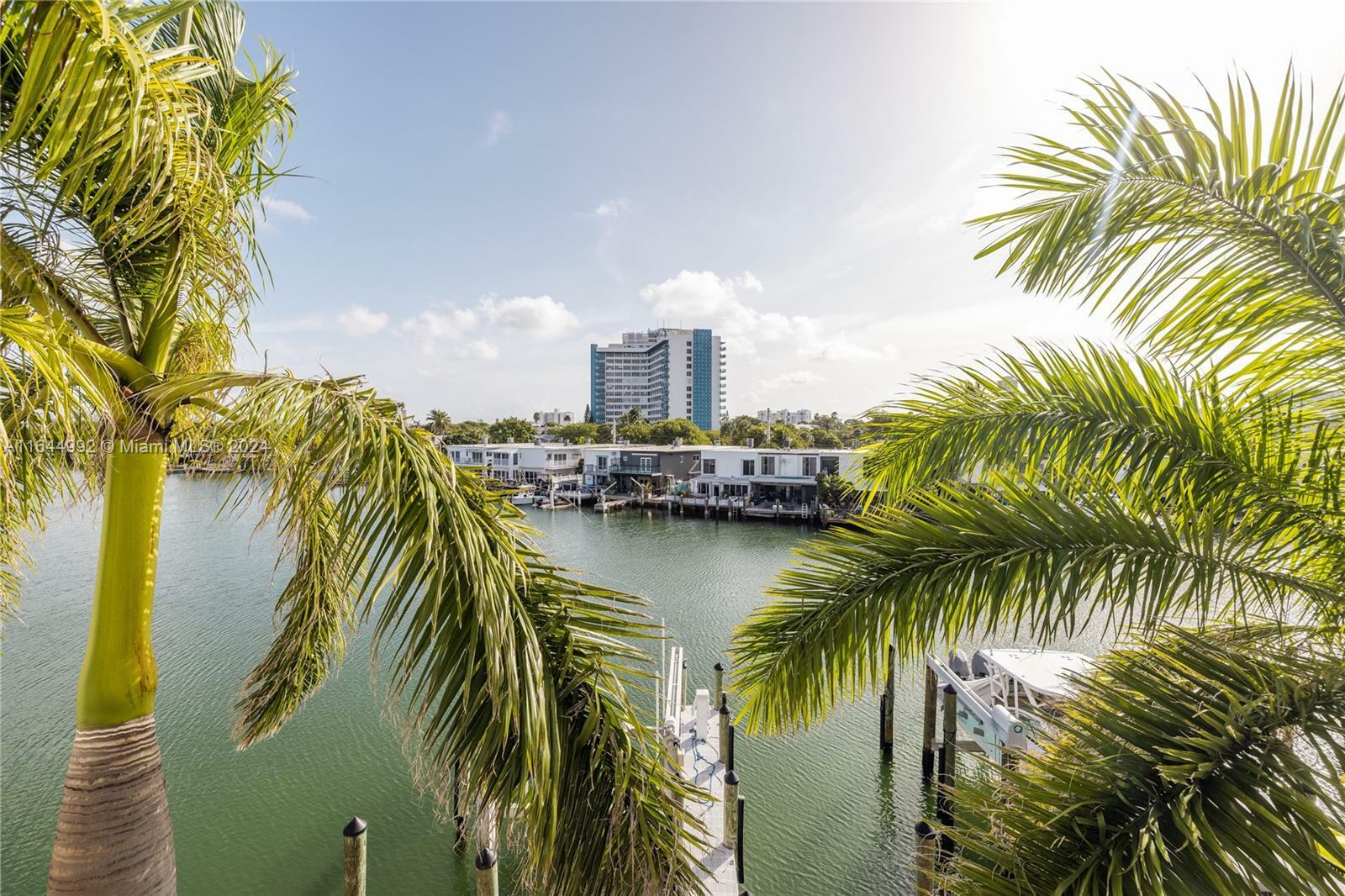 Property Photo:  77 N Shore Dr 77  FL 33141 