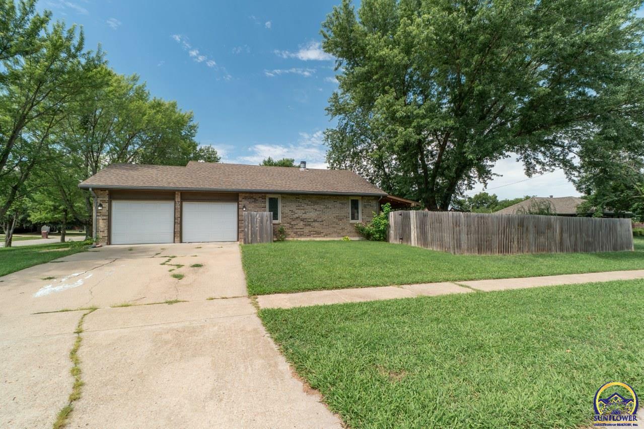 Property Photo:  3828 SW 39th Ter  KS 66610 