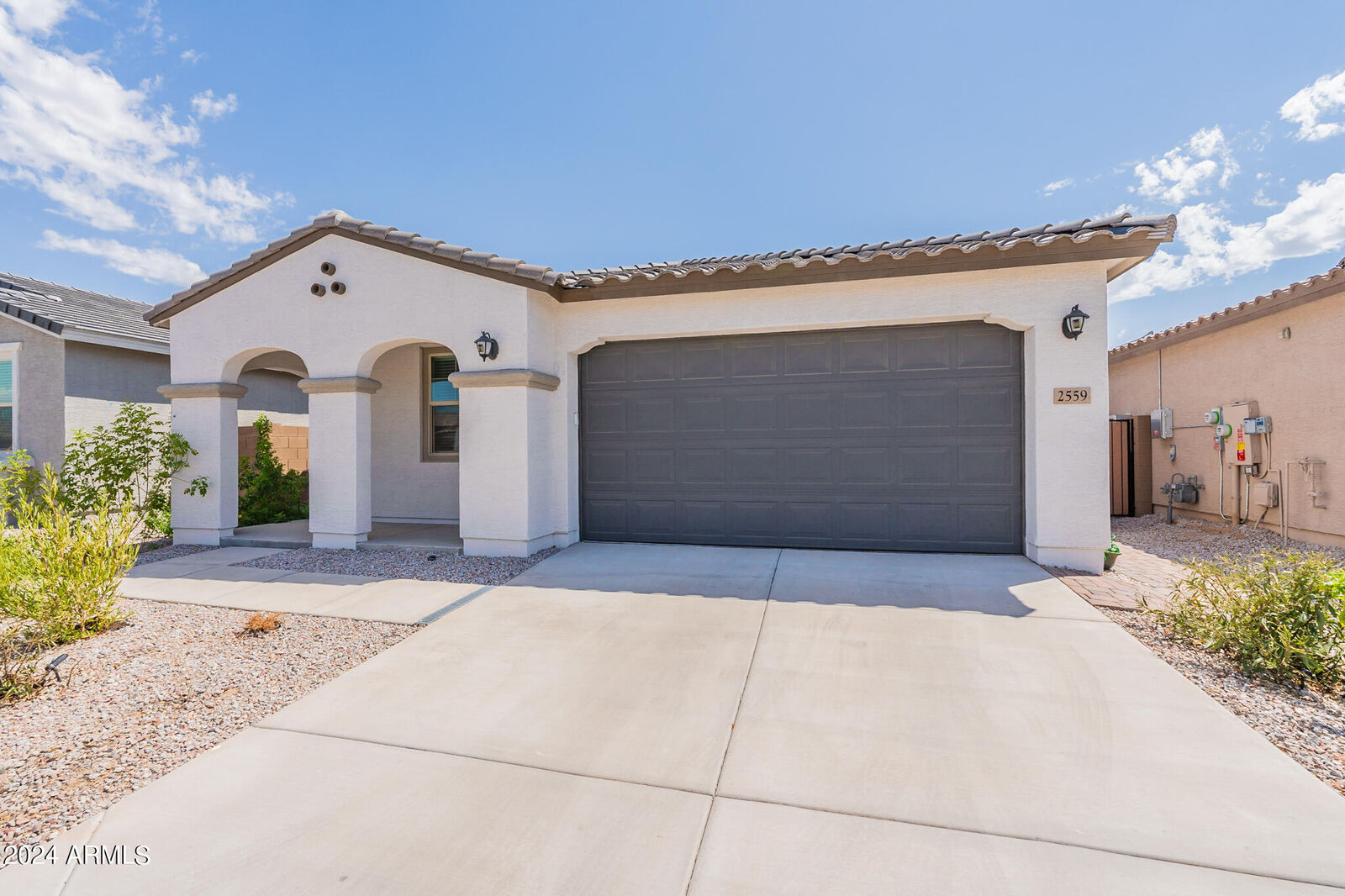 Property Photo:  2559 W Hidalgo Avenue  AZ 85041 