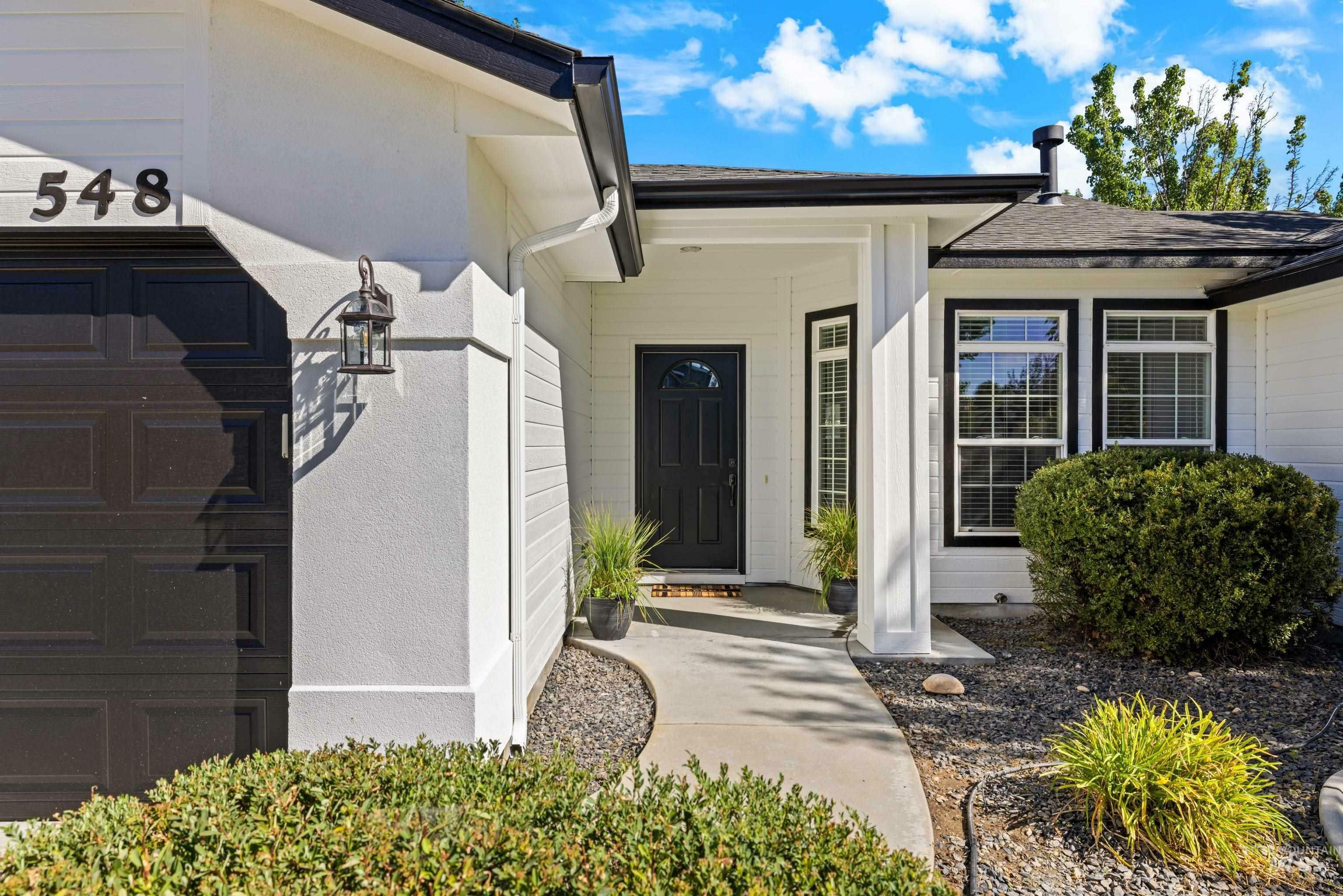Property Photo: 548 E Chateau ID 83646