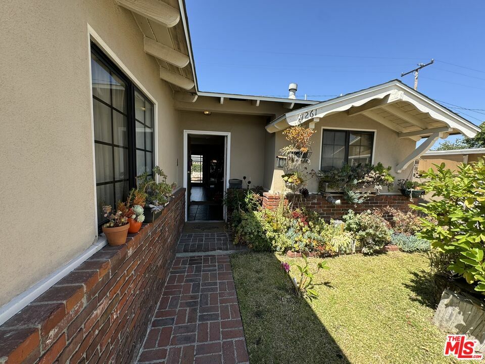 Property Photo:  1261   Desford St  CA 90502 