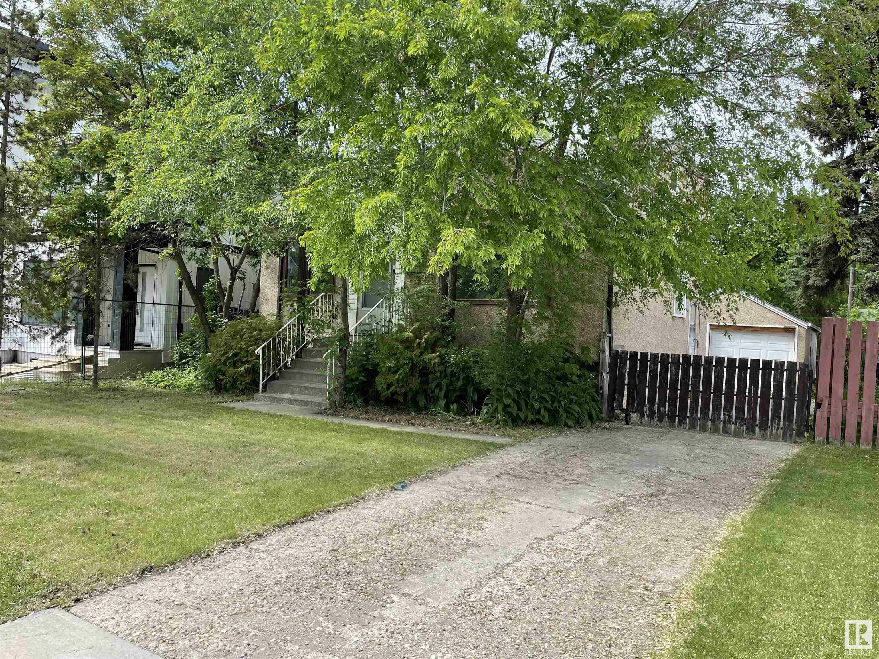 Property Photo:  11126 72 Avenue NW  AB T6G 0B2 