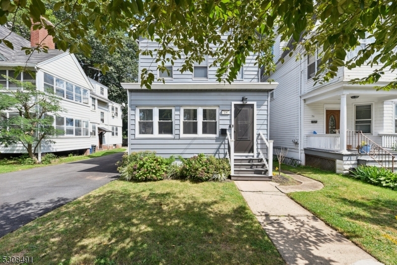 Property Photo:  24 Kingsley St  NJ 07052 