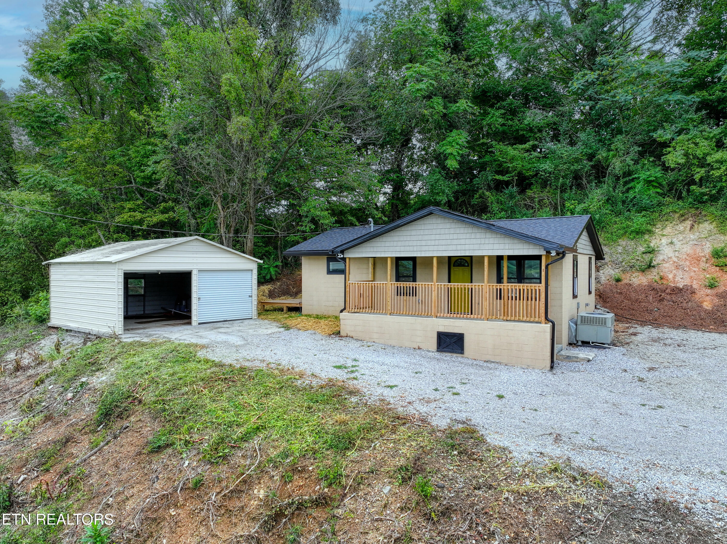 Property Photo:  195 Island Ford Rd  TN 37757 