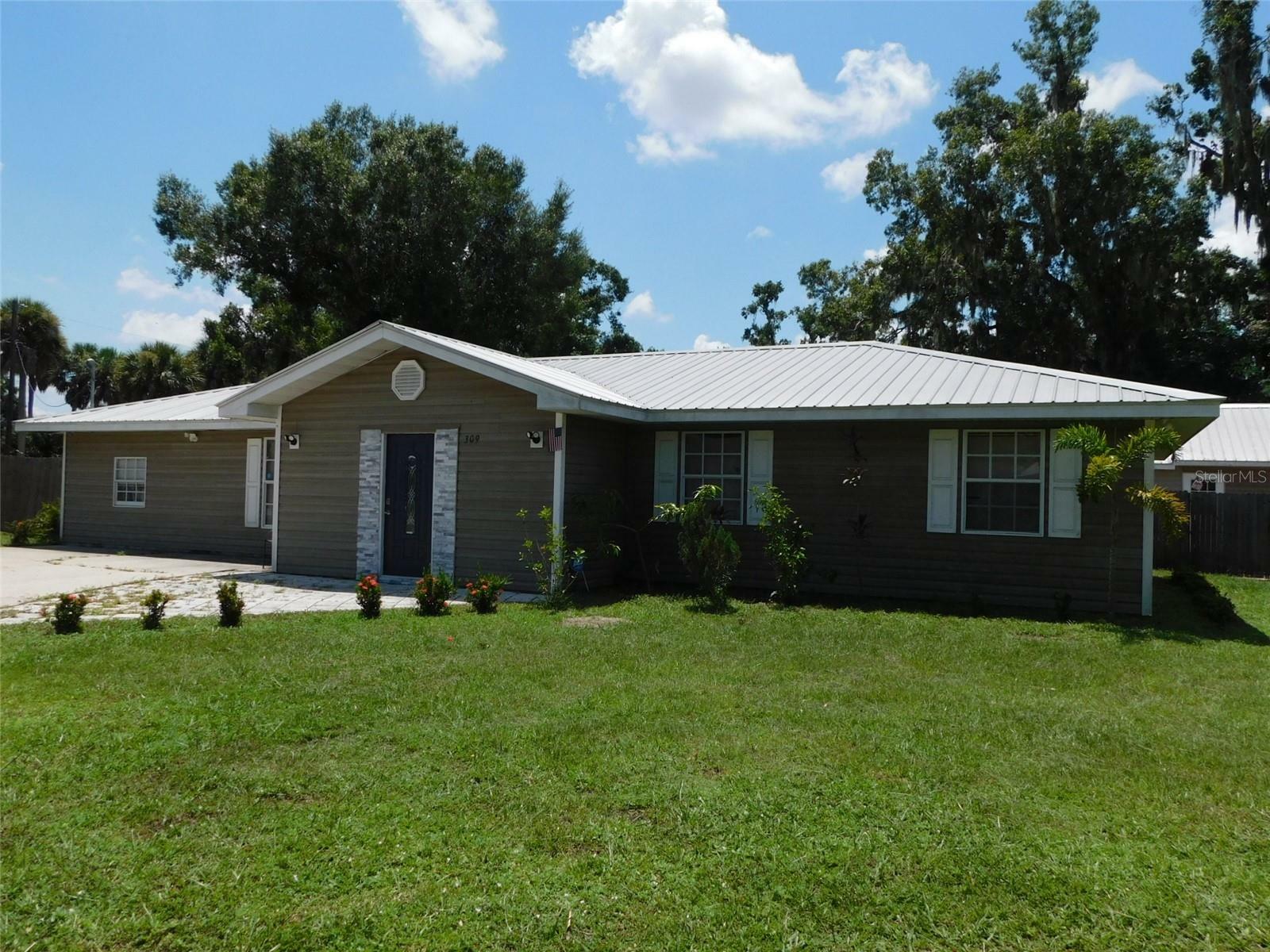 Property Photo:  309 N Hernando Avenue  FL 34266 