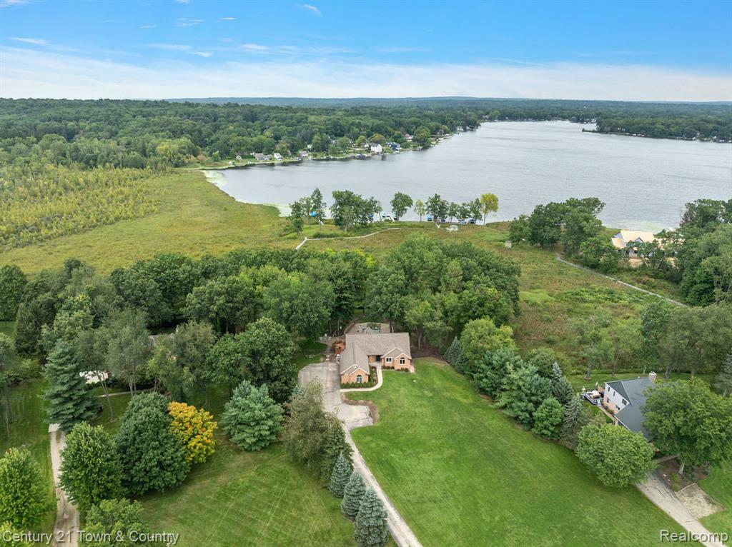 Property Photo:  12120 Shaffer Road  MI 48350 3709 