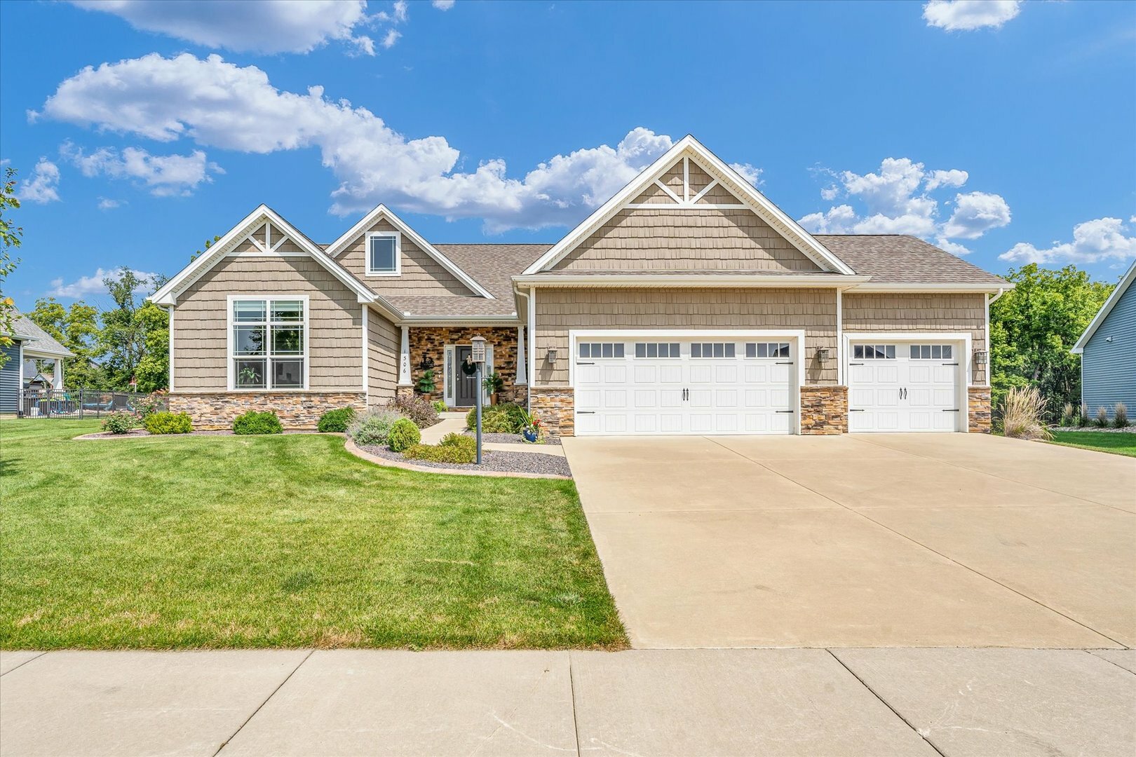 Property Photo:  1306 Forest Ridge Drive  IL 61853 