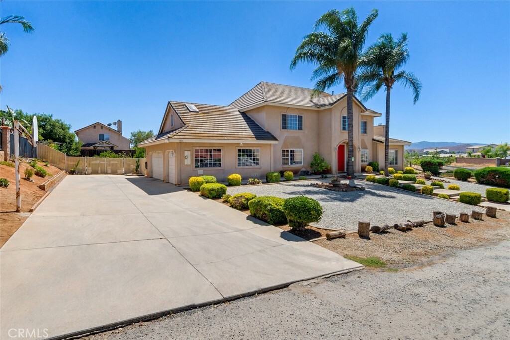 Property Photo:  14011 Meadowlands Drive  CA 92503 