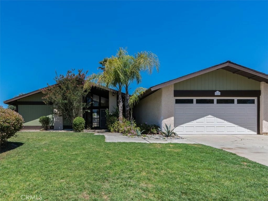 Property Photo:  1529 Tiffany Park Circle  CA 93455 