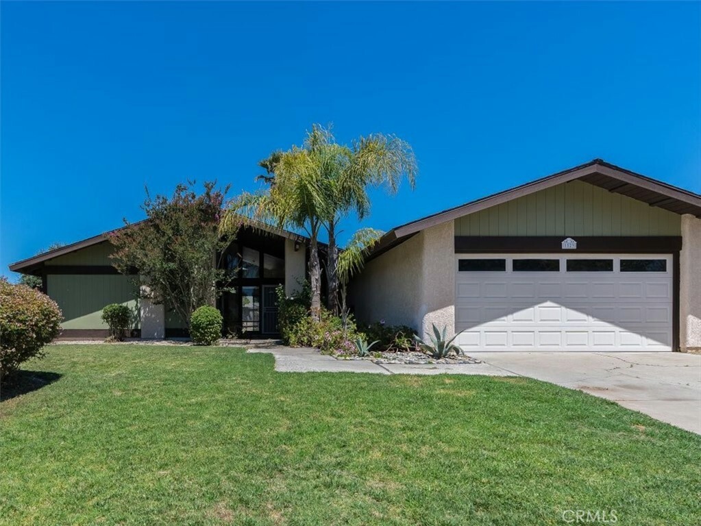 Property Photo:  1529 Tiffany Park Circle  CA 93455 