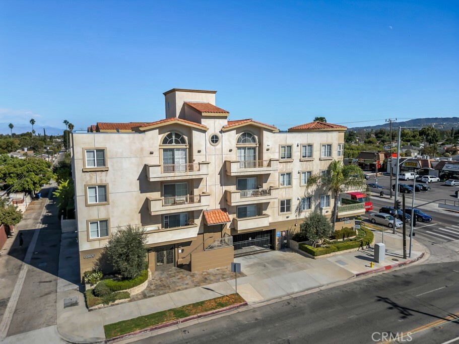 Property Photo:  6800 Corbin Avenue 308  CA 91335 