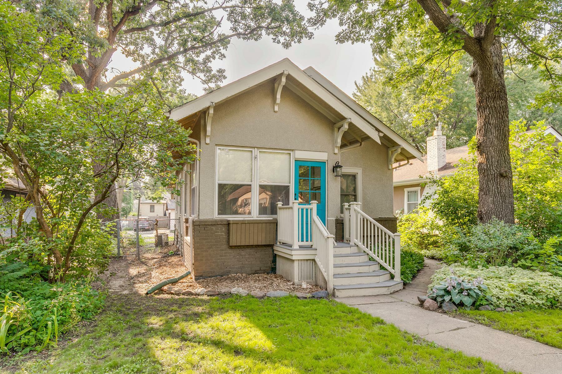 Property Photo:  3627 Sheridan Avenue N  MN 55412 