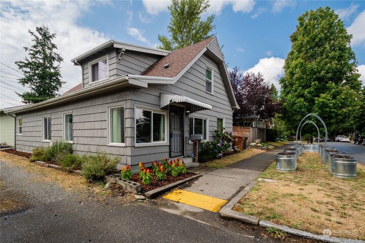 Property Photo: 910 S Pine Street WA 98405