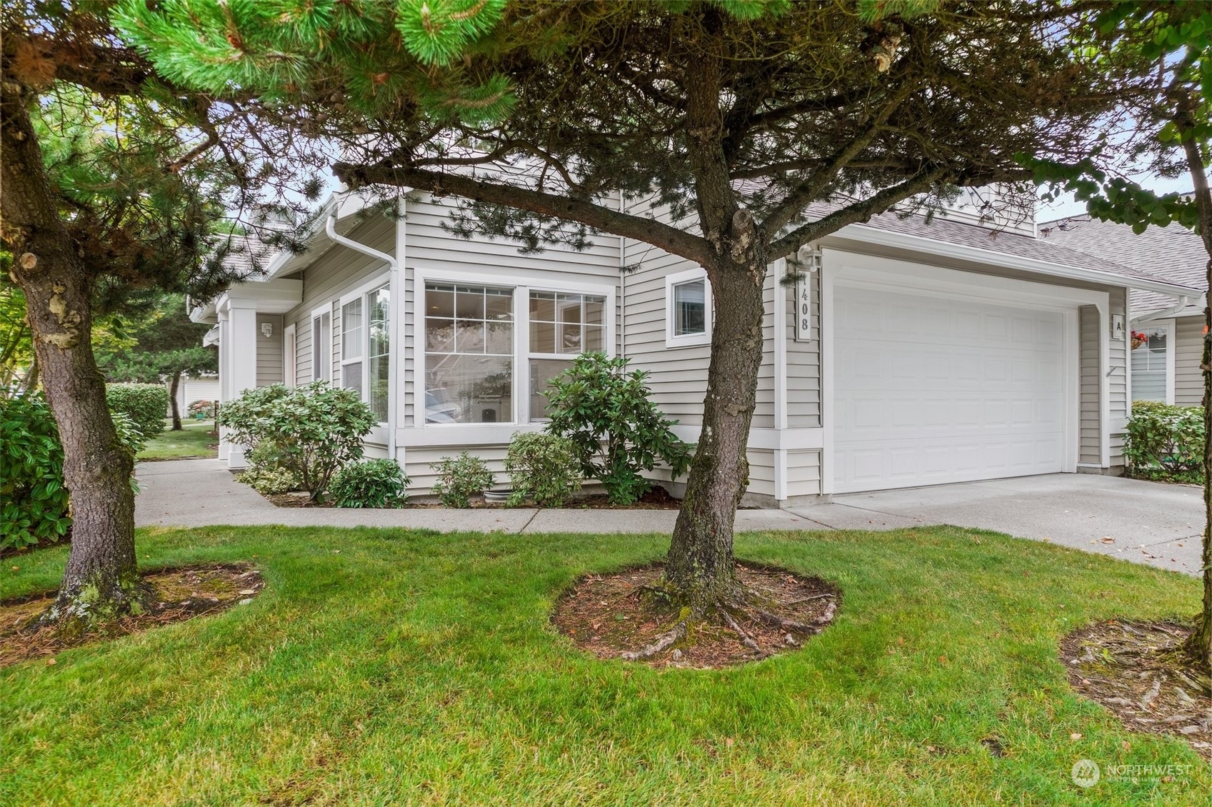 Property Photo:  1408 60th Street SE A  WA 98092 