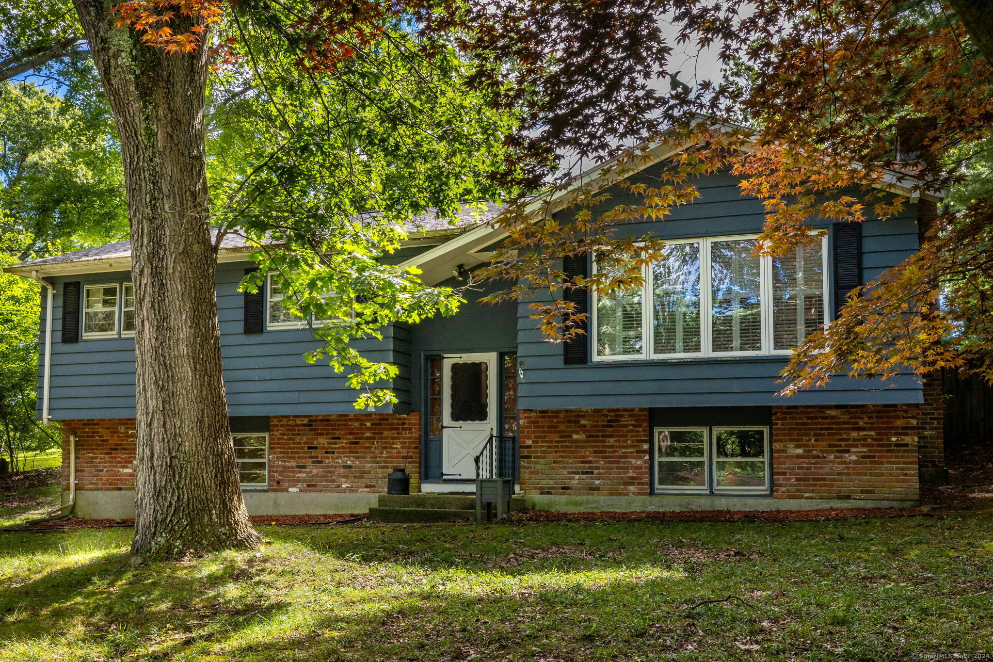 Property Photo:  18 Turnpike Park  CT 06360 