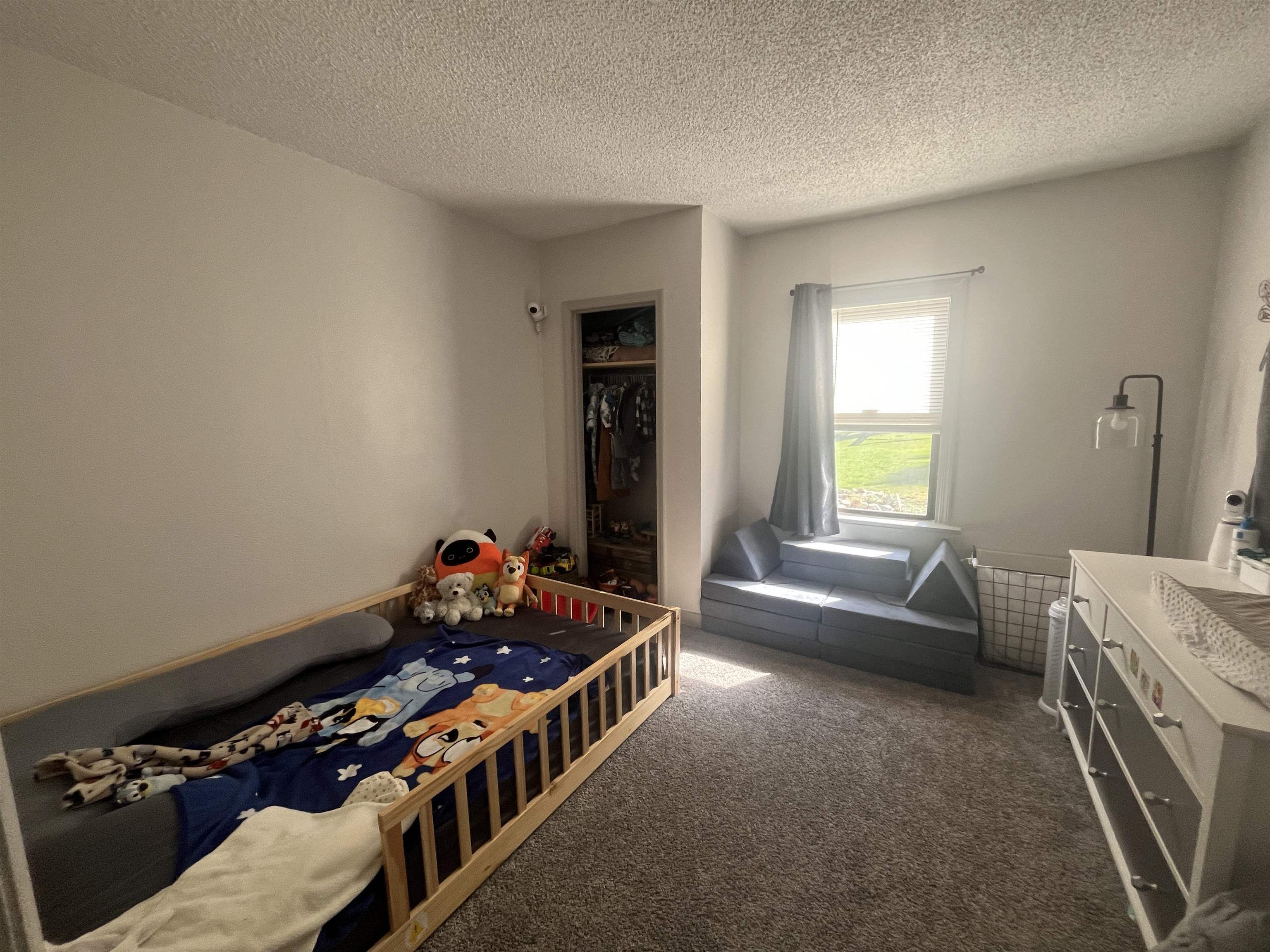 Property Photo:  136 N Hofstetter St  WA 99114 