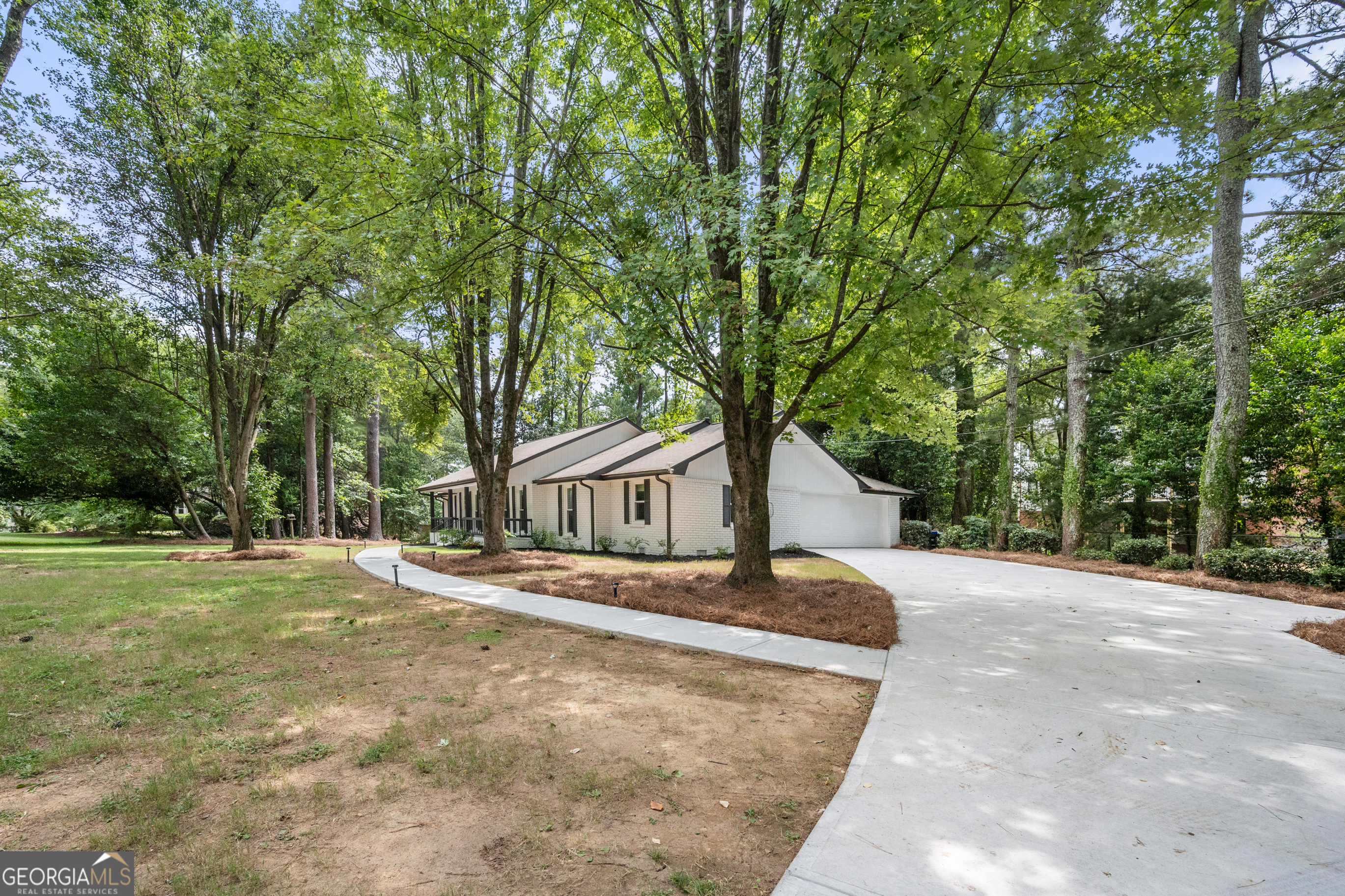 Property Photo:  355 Houze Way  GA 30076 