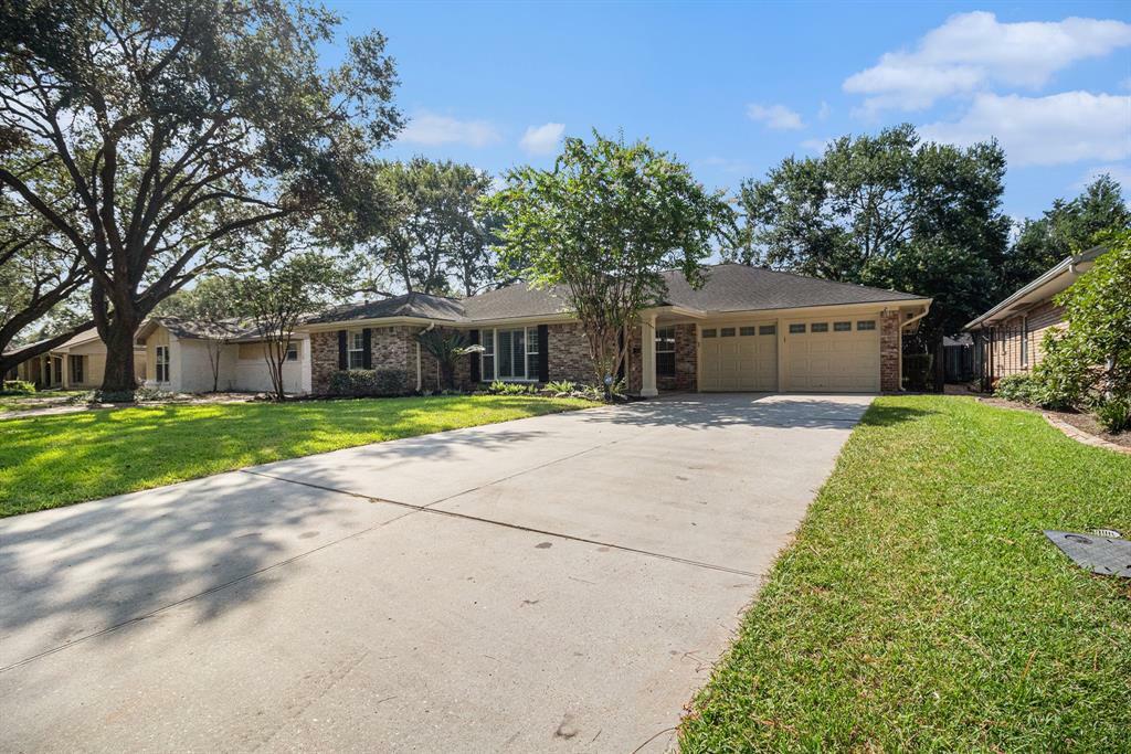 Property Photo:  4839 McDermed Drive  TX 77035 