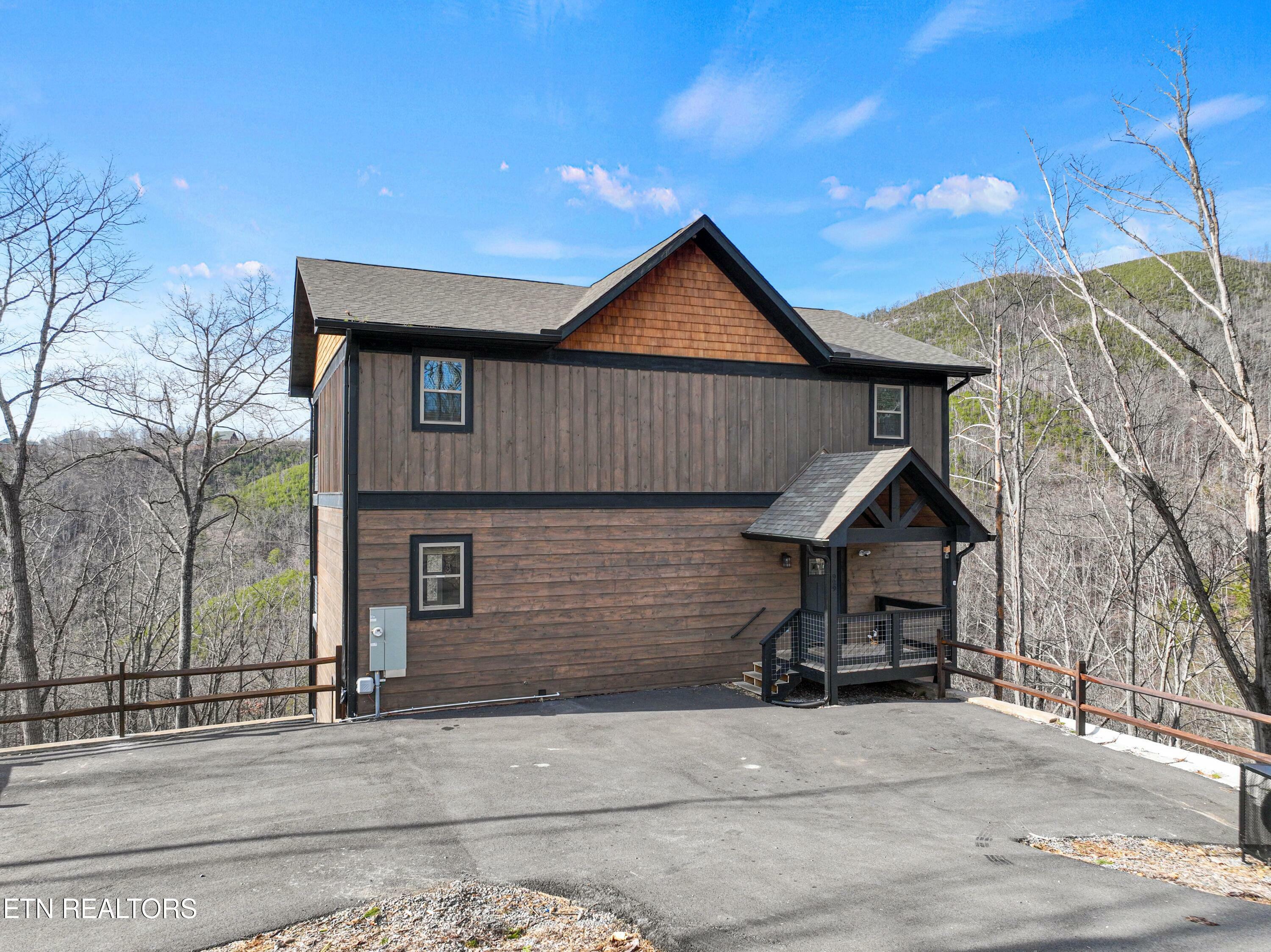 929 Pine Top Lane  Gatlinburg TN 37738 photo