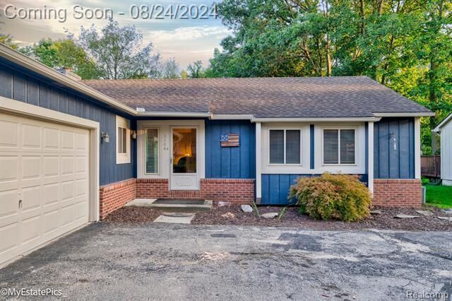 Property Photo: 2984 Harding Street MI 48169